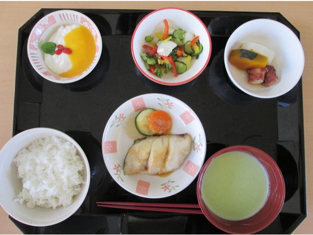 今日のお料理です。一品一品とても上品に盛り付けてありました。