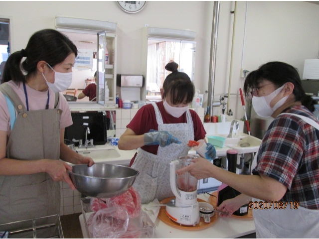 みんなで協力して作りました。
