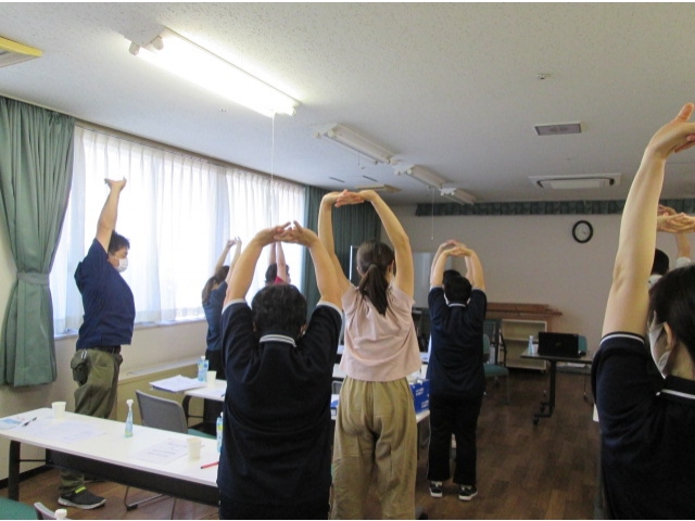 合間にはストレッチで気分転換