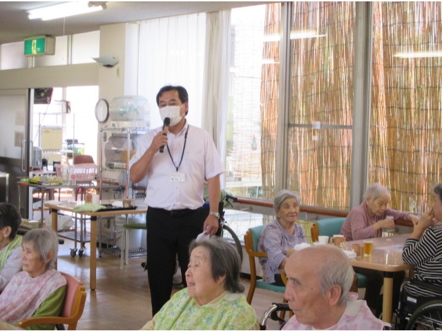 苑長から、今月生まれの利用者様に祝辞がありました。