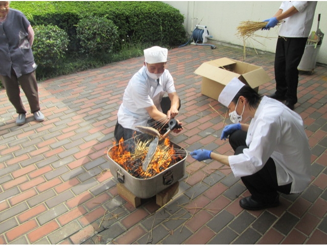 一気にわら焼き!