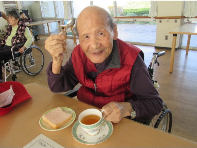 パンと紅茶で優雅なひととき…