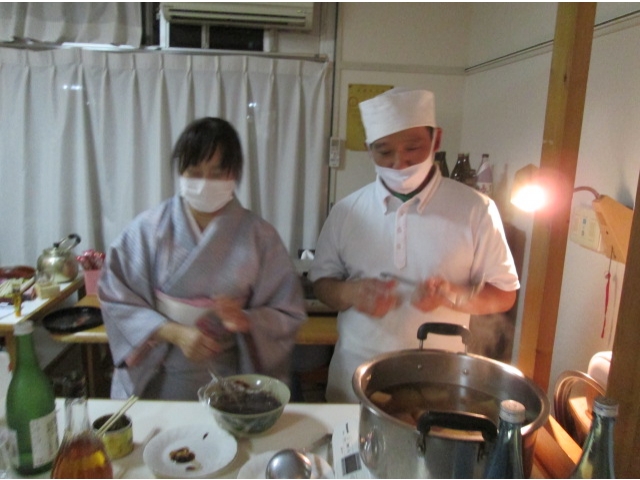 料理長とおかみさんたちが、おいしいおつまみを作ってくれました。