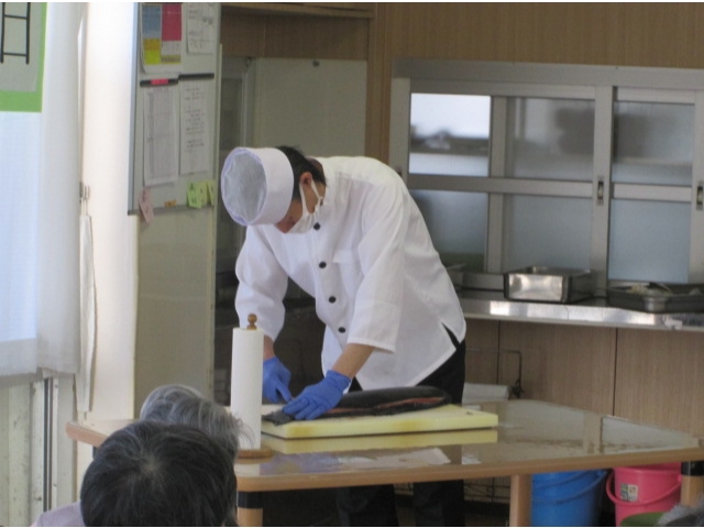 最後の仕上げです。手際よくあっという間に解体されました。