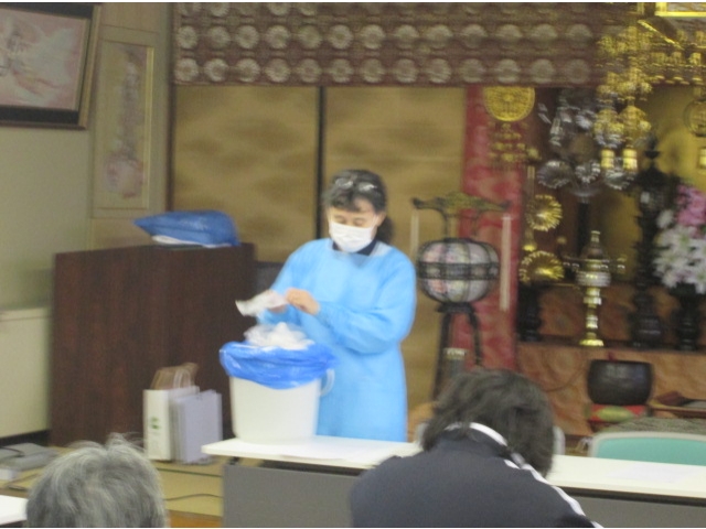 バケツにセットしてある物品の使用方法や手順を学びました。