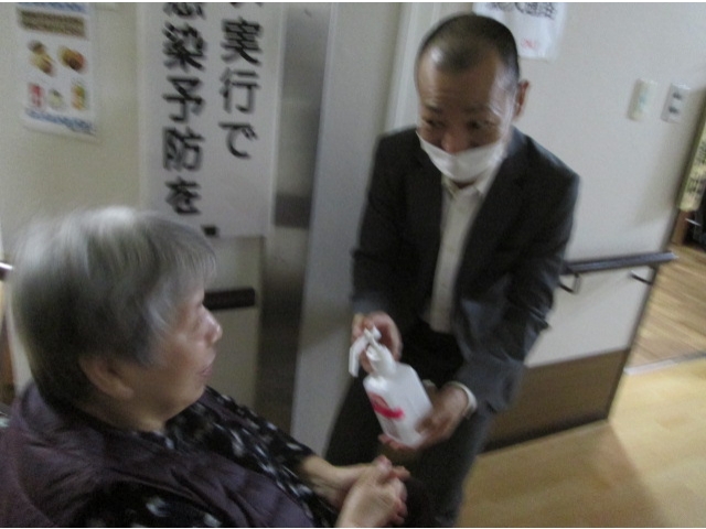 入室前や中座して再入室するときも手指消毒を行いました。