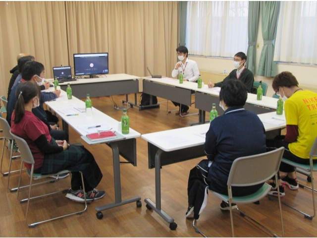 リモート会議も併用しながら話し合いを行いました。
