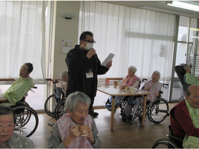 相談員より、今月生まれの利用者様8名の紹介がありました。