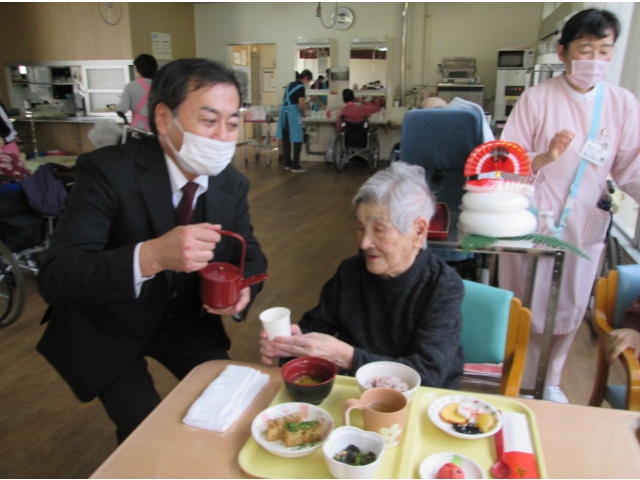 希望者には、お屠蘇が振舞われました。
