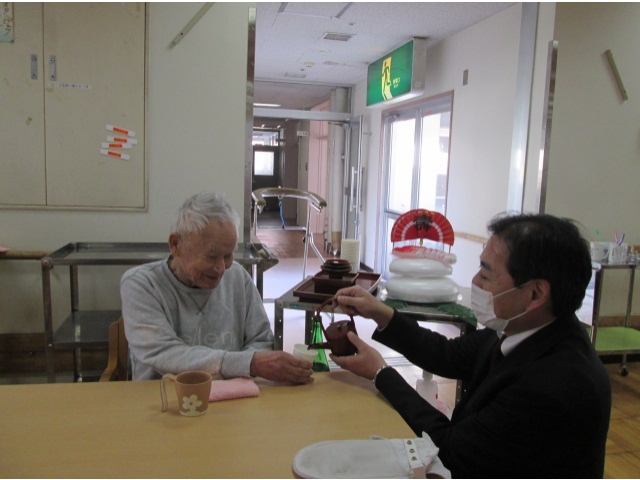 おせちとお屠蘇で、お正月の雰囲気を楽しまれました。