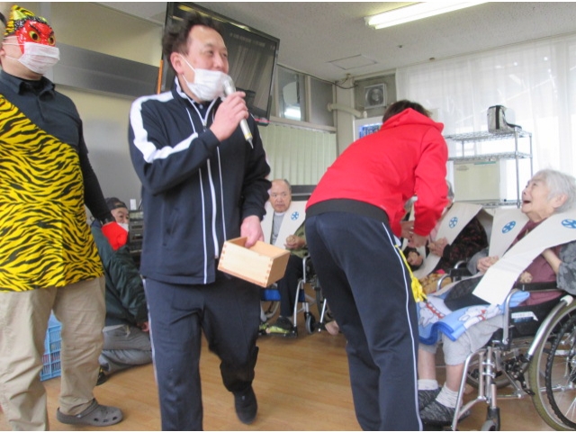 行事担当職員の進行で、節分会が始まりました。