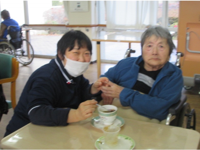 利用者様が歌を口ずさむ場面も見られました。