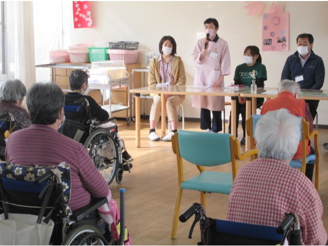 適切な間隔を保ちながら、多くの利用者様が参加されました。