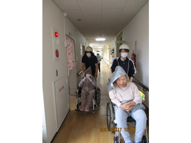 手分けをして、利用者様を誘導しました。