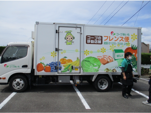 次の滞在場所へ移動するため、トラックへ早変わりです。
