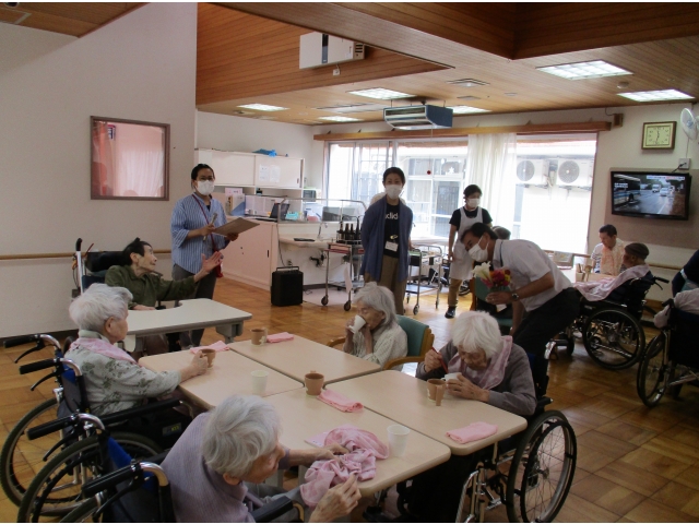 相談員より、お誕生者の紹介がありました。