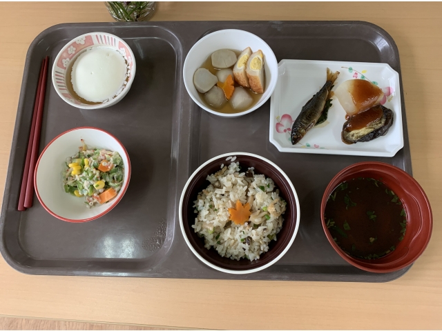 野菜を銀杏などの形にして飾られた秋らしいメニューでした。