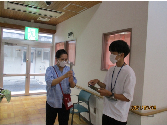 実習生が感染対策を行いながら、実習を頑張っています。