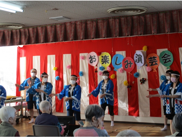 よさこいソーラン踊りを、かけ声をかけながら力いっぱい踊りました。