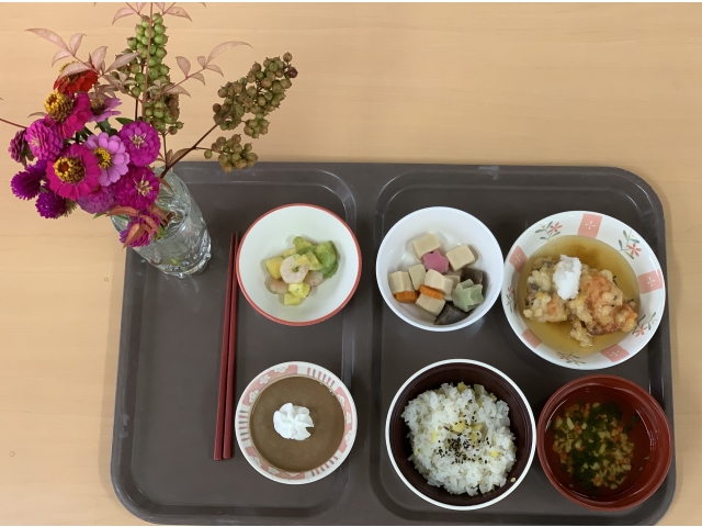 栗ご飯など秋の味覚をたくさんいただきました。
