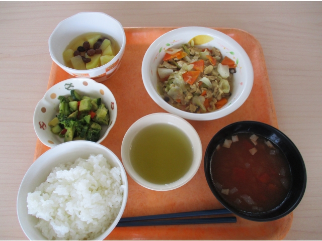 ご飯でもパンでも合う献立「鶏肉とキャベツの炒め物」