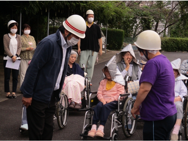 点検名簿で人員確認を行い隊長へ報告し、総評がありました。