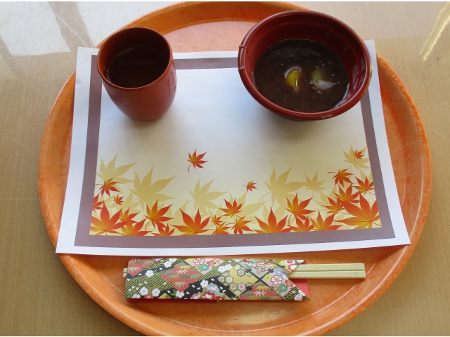 秋の装いの栗ぜんざい