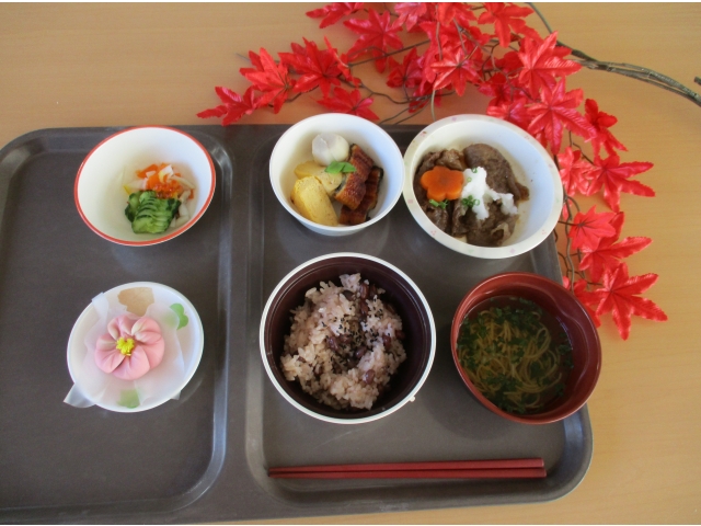 赤飯もあり、お祝いムード満点の食事でした。