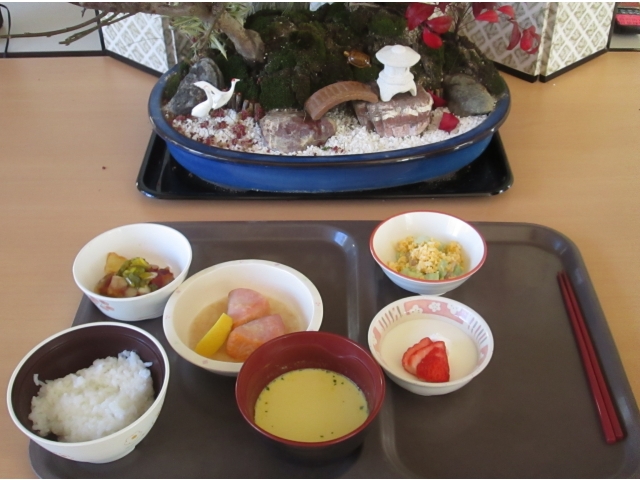 新年最初のお誕生会にふさわしい彩鮮やかなメニューでした。