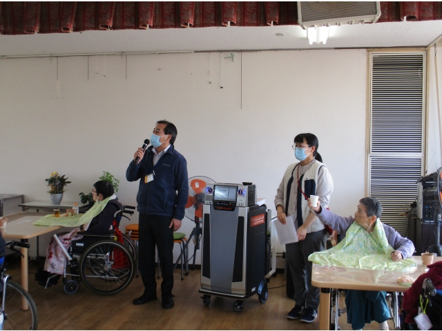 相談員の司会進行の下、苑長より祝辞がありました。