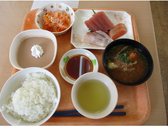 刺身やカニ汁などとても豪華でした。