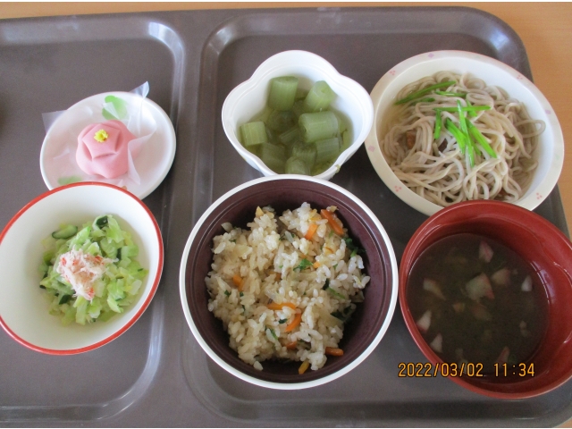 🌸あさりご飯🌸赤魚の信濃蒸し🌸ふきの煮物🌸キャベツサラダにカニ身を添えて🌸桜のねりきり