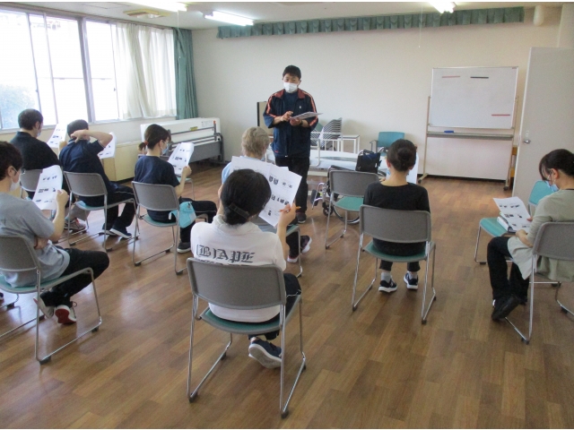 利用者様に安心して、介助者も負担の少ない方法を学びました。