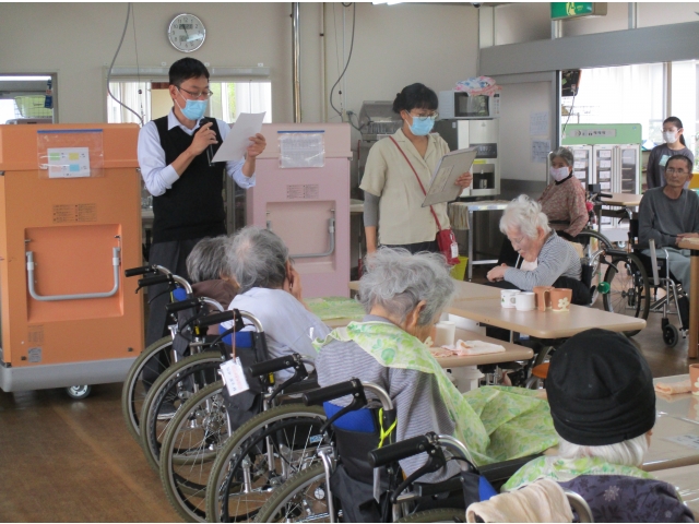 食堂にて、次長より祝辞がありました。