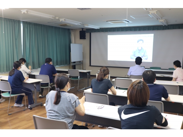 動画で口腔ケアについて学びました。