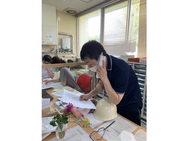 宿直代務員役の職員は、通報連絡訓練を行いました。