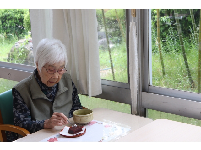 抹茶と水ようかんをいただきます