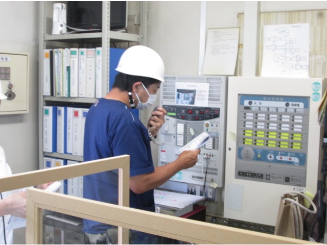 　地震の発生状況やその後の避難について、館内放送で利用者様に伝えました。