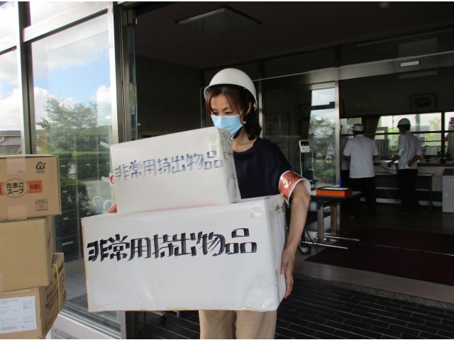 非常持ち出し班は、重要書類などを持ち出す訓練をしました。