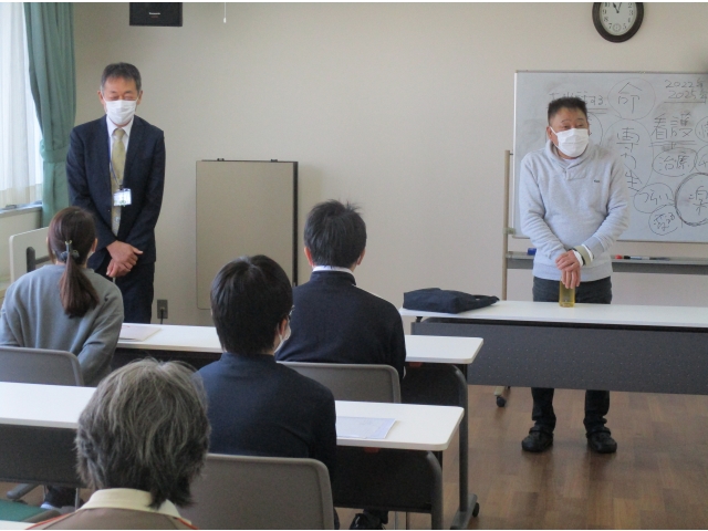 苑長から福野先生の紹介がありました。