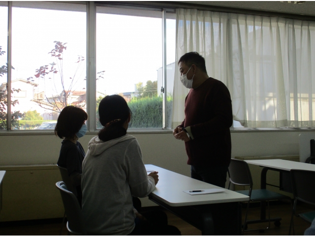 「介護と看護の違いについて」など参加者同士で話し合いながら、日常の業務について考える機会になりました。