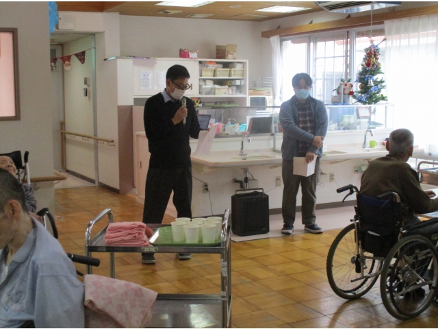 南棟で次長からお祝いの言葉