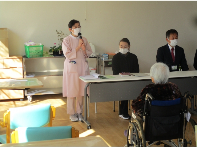 利用者さまからの質問内容に合わせて、各職種の職員が回答をしました。