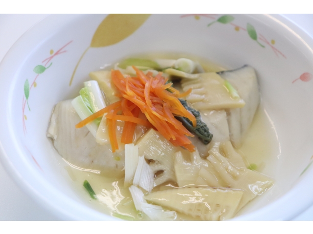 メインの鰆の野菜あんかけ
