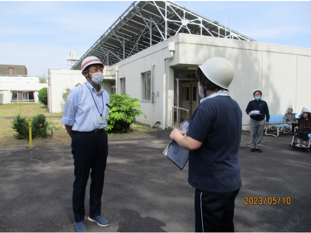 避難完了を、隊長（苑長）に伝えました。