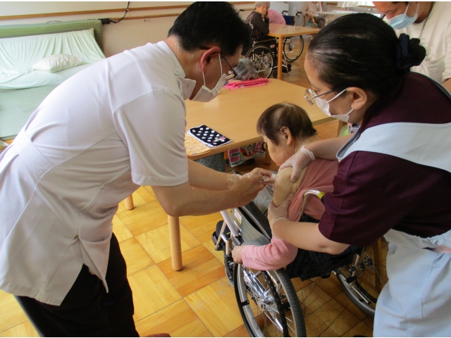 左の肩口に接種しました。