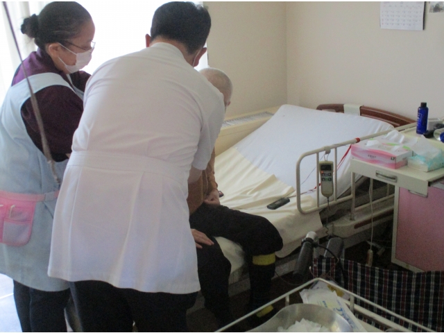 お部屋にみえるご利用者様には、居室で接種しました。