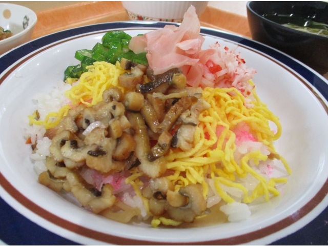 色鮮やかなちらし寿司