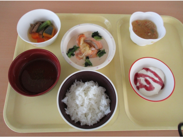 今日のお誕生日食です。