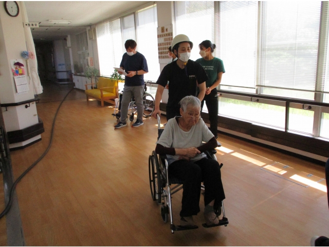 落ち着いて、ご利用者様を誘導しました。
